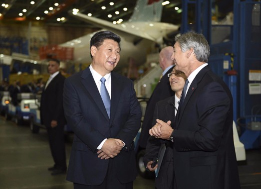 习近平参观美国波音公司商用飞机工厂